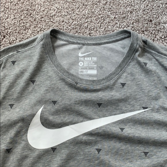 Men’s Nike Tee - Picture 2 of 3